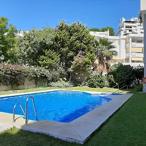 https://apartamentos-lola-y-manuela-en-primera-lnea-playa.hotelsinnerja.org